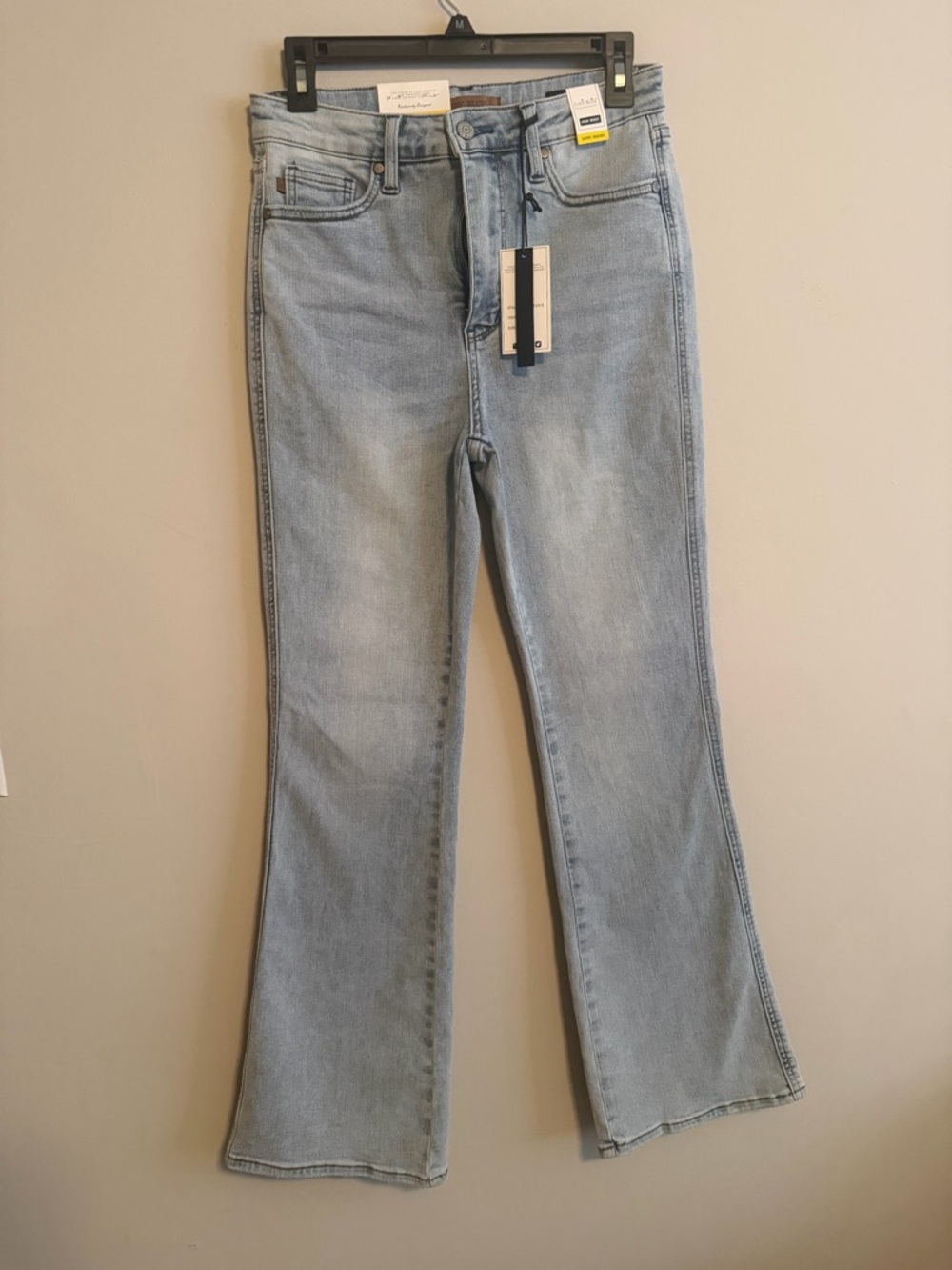 Judy Blue Light Wash Boot Cut Jeans  NWT 7/28 30” inseam tummy control highwaist